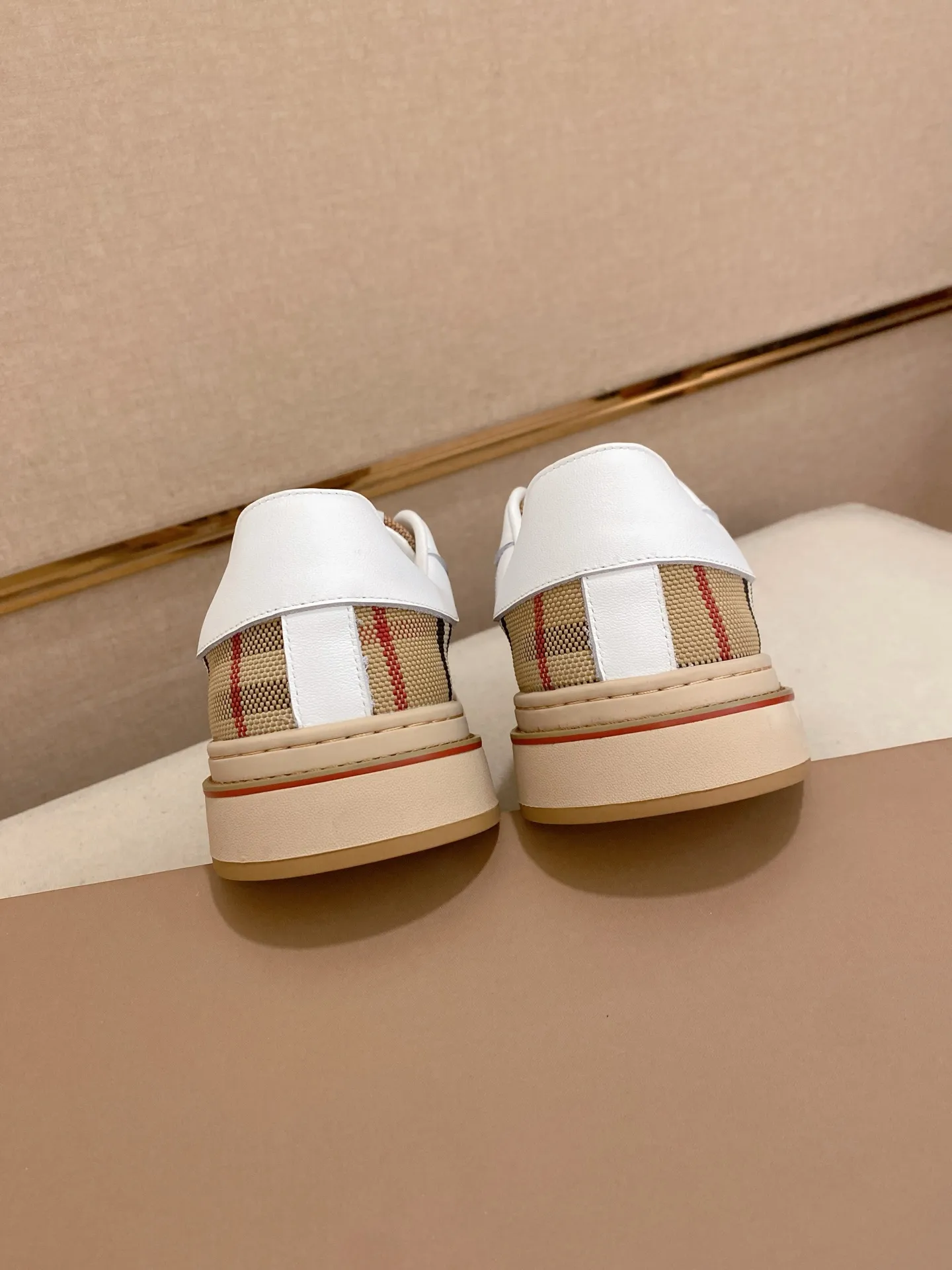 Men's shoes💰: 400💰🇮🇹🇮🇹The counters are synchronized with BURBERRY's top purchasing agents🔍🔍Synchronized sales. Positive code number: 38-44. Italian imported cowhide with official website fabric. Fully imported sheepskin lining, sole: original sole provided by the original factory, exclusive movable molded sole, super comfortable, original factory follow-up goods, 🔍🔍high quality, you can enter and leave the counter at will, welcome to compare (can be customized 45)